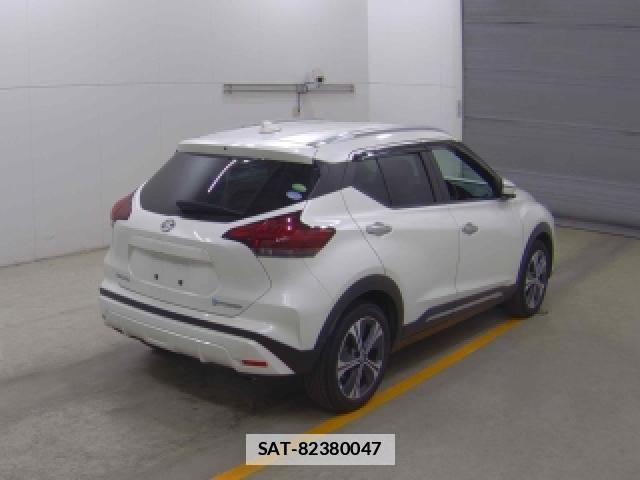 Nissan KICKS 2021-06 7811055-4