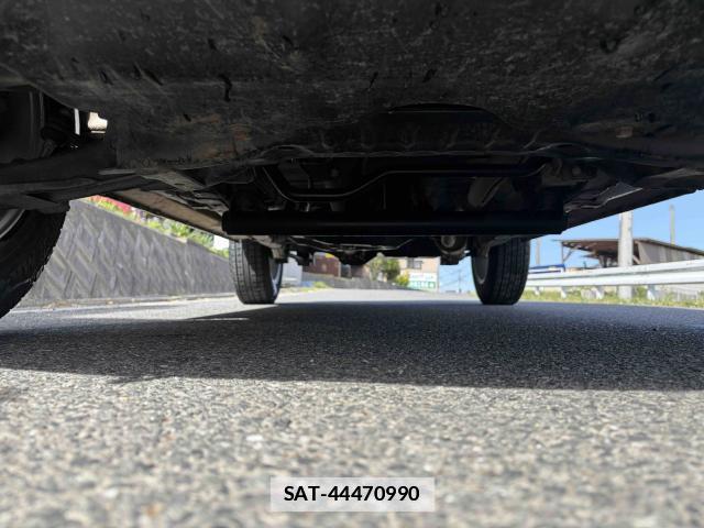 Nissan KIX 2010-03 7805264-16
