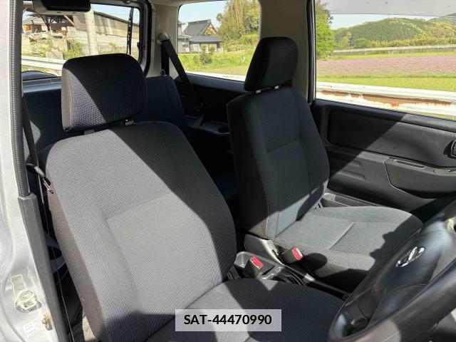 Nissan KIX 2010-03 7805264-7