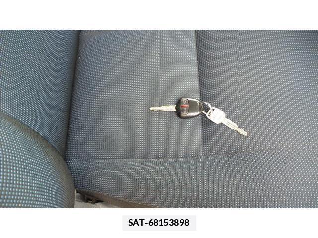 Nissan KIX 2009-06 7809842-13