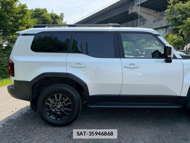 Toyota Land Cruiser 250 2024-10 7805991-11
