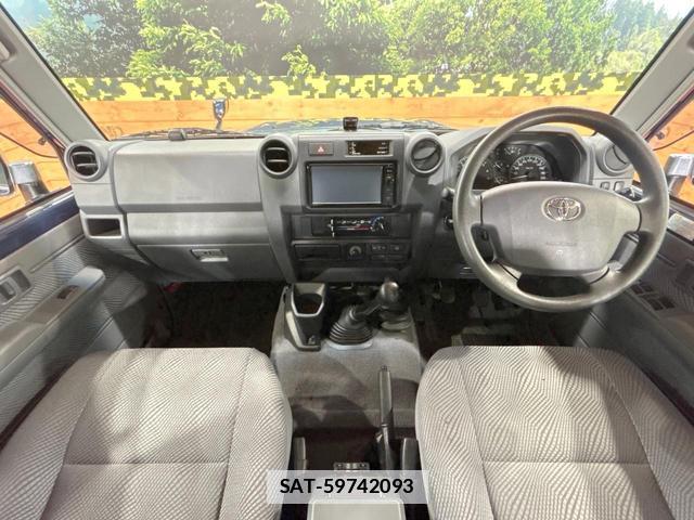 Toyota Land Cruiser 70 2014-11 7794586-1