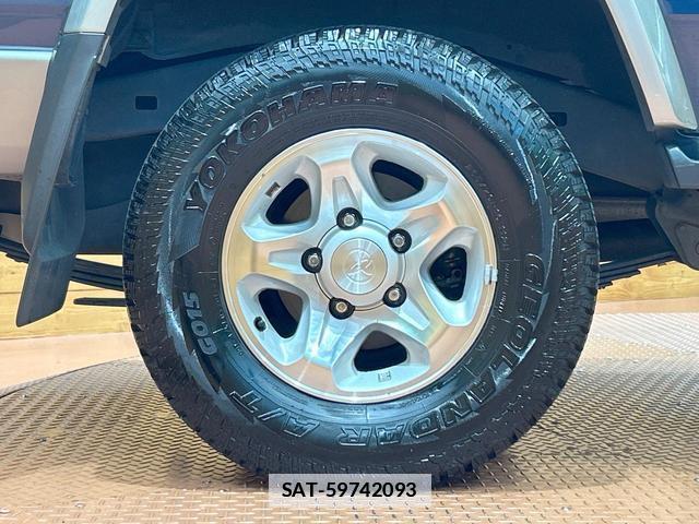Toyota Land Cruiser 70 2014-11 7794586-12