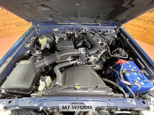 Toyota Land Cruiser 70 2014-11 7794586-17