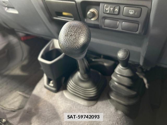 Toyota Land Cruiser 70 2014-11 7794586-4