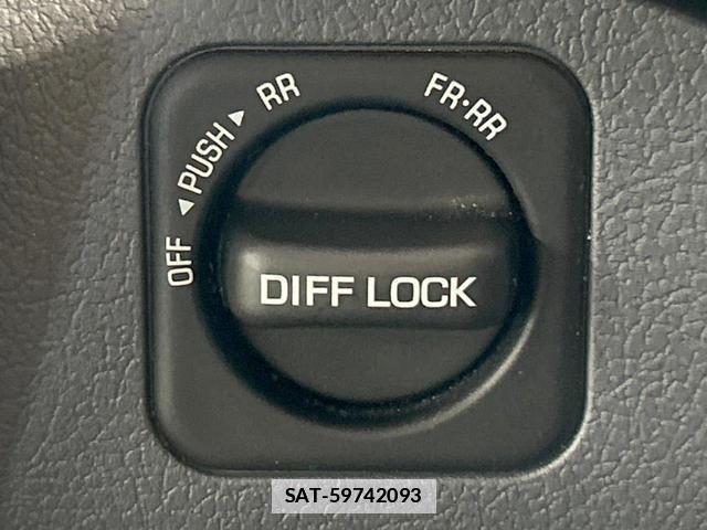 Toyota Land Cruiser 70 2014-11 7794586-6