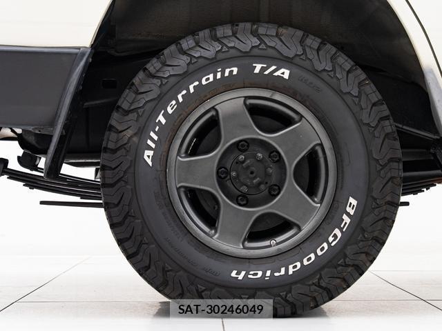 Toyota Land Cruiser 70 2002-10 7796685-16