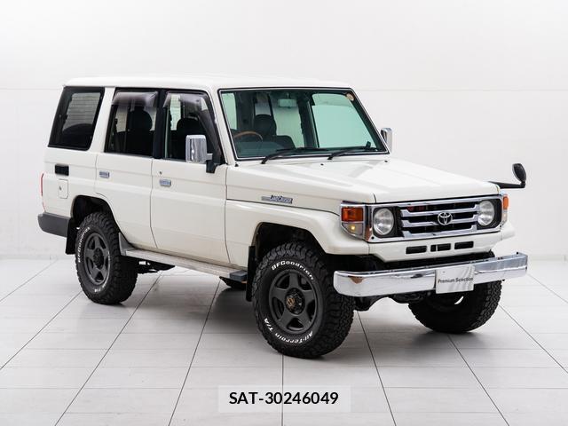 Toyota Land Cruiser 70 2002-10 7796685-18