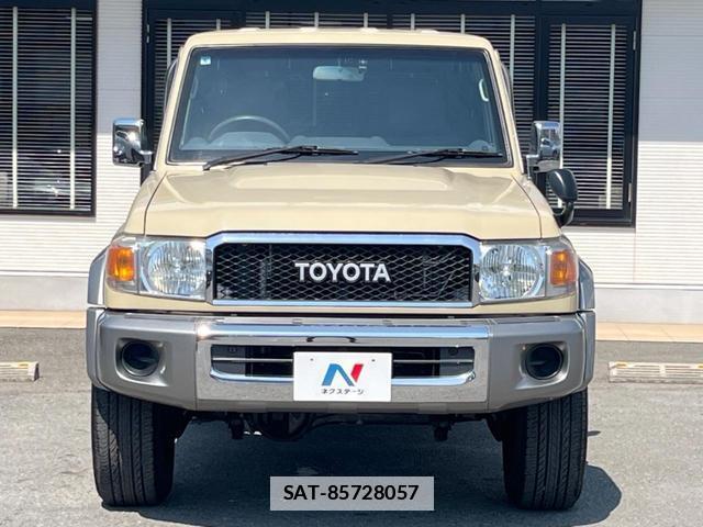 Toyota Land Cruiser 70 2015-04 7799233-11