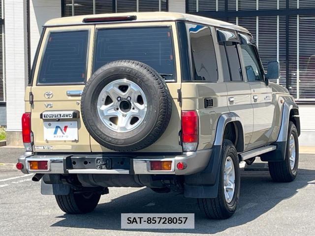 Toyota Land Cruiser 70 2015-04 7799233-14