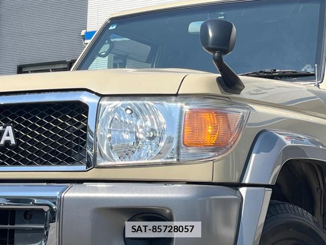 Toyota Land Cruiser 70 2015-04 7799233-9