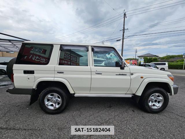Toyota Land Cruiser 70 2015-01 7800790-10