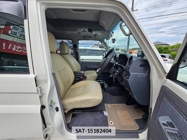 Toyota Land Cruiser 70 2015-01 7800790-11