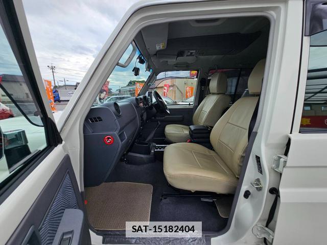Toyota Land Cruiser 70 2015-01 7800790-12