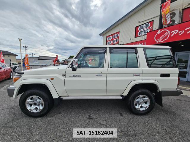 Toyota Land Cruiser 70 2015-01 7800790-6