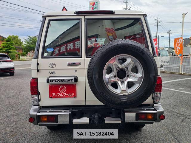 Toyota Land Cruiser 70 2015-01 7800790-8
