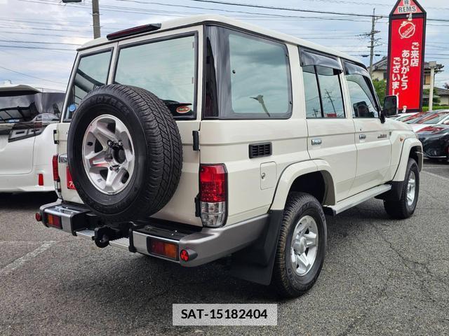 Toyota Land Cruiser 70 2015-01 7800790-9