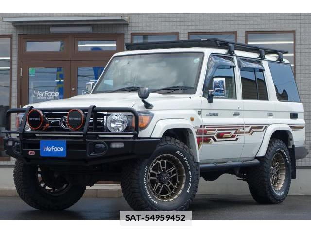 Toyota Land Cruiser 70 2015-12 7808201-1