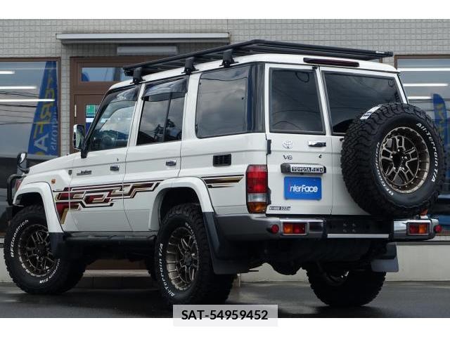 Toyota Land Cruiser 70 2015-12 7808201-7
