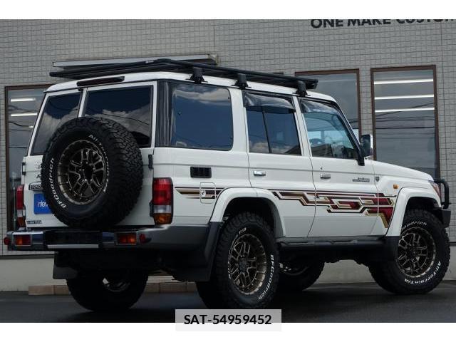 Toyota Land Cruiser 70 2015-12 7808201-8