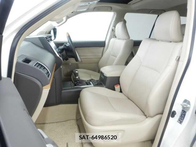 Toyota LAND CRUISER PRADO 2023-10 7810757-16