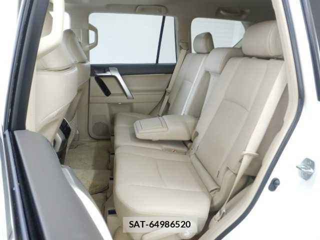 Toyota LAND CRUISER PRADO 2023-10 7810757-17