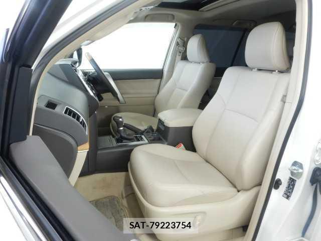 Toyota LAND CRUISER PRADO 2023-04 7810833-16