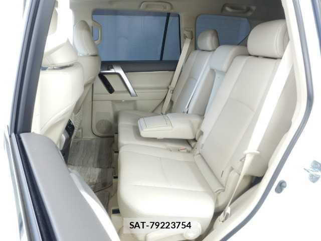 Toyota LAND CRUISER PRADO 2023-04 7810833-17