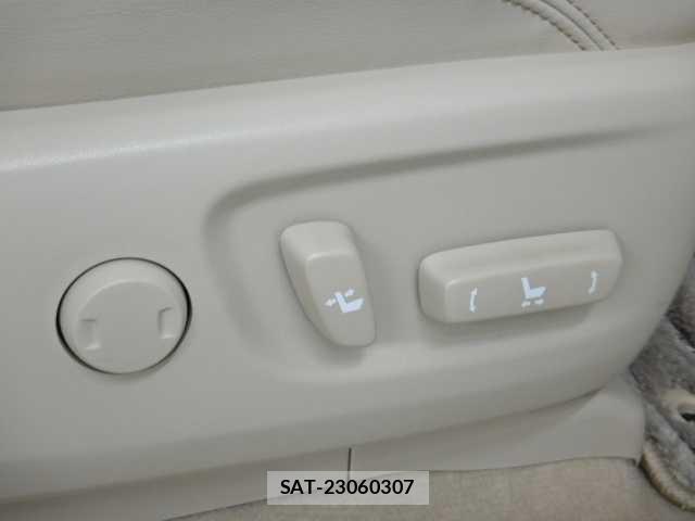 Toyota LAND CRUISER PRADO 2023-11 7810878-11