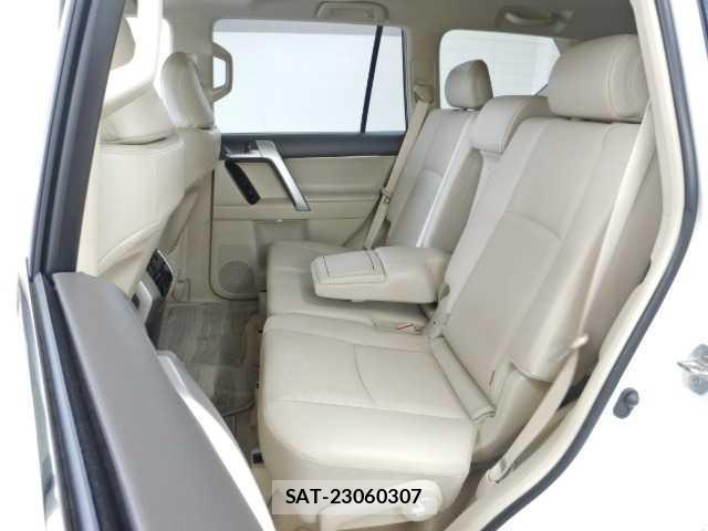 Toyota LAND CRUISER PRADO 2023-11 7810878-17