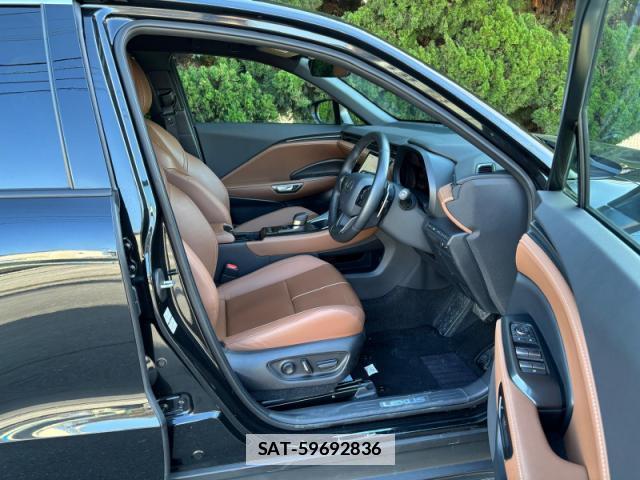 Lexus LBX 2024-08 7796221-2