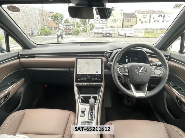 Lexus LBX 2024-11 7805614-2