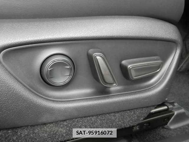 Lexus LBX 2024-09 7810885-10