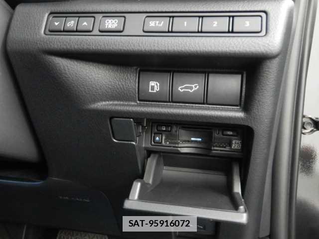 Lexus LBX 2024-09 7810885-11