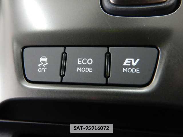 Lexus LBX 2024-09 7810885-5