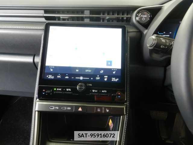 Lexus LBX 2024-09 7810885-6