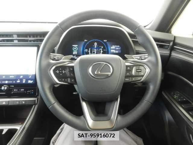 Lexus LBX 2024-09 7810885-7