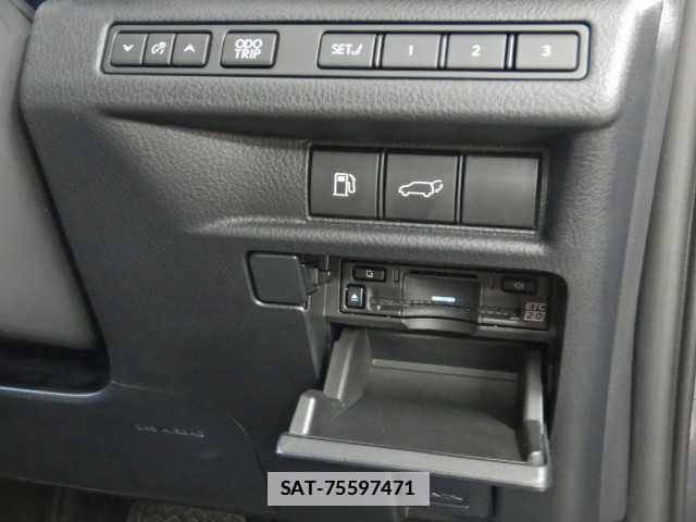 Lexus LBX 2024-12 7810905-10