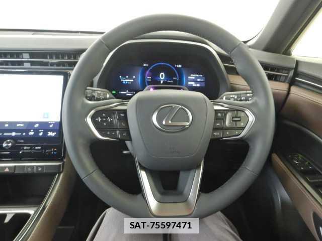 Lexus LBX 2024-12 7810905-7
