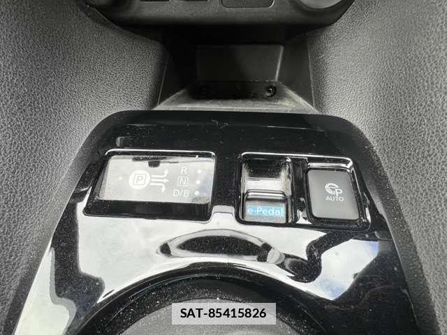 Nissan LEAF 2018-02 7793738-3