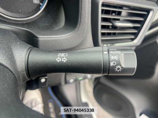 Nissan LEAF 2017-11 7793760-6