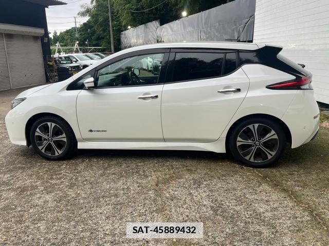 Nissan LEAF 2019-05 7800103-7