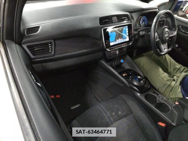 Nissan LEAF 2021-10 7810447-2