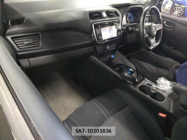 Nissan LEAF 2017-10 7810469-2
