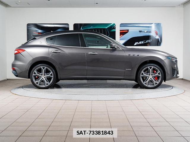Maserati LEVANTE 2021-06 7806584-17