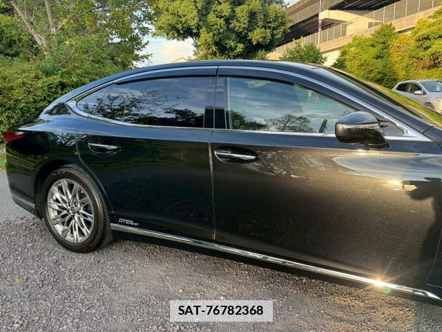 Lexus LS 2018-02 7794319-1