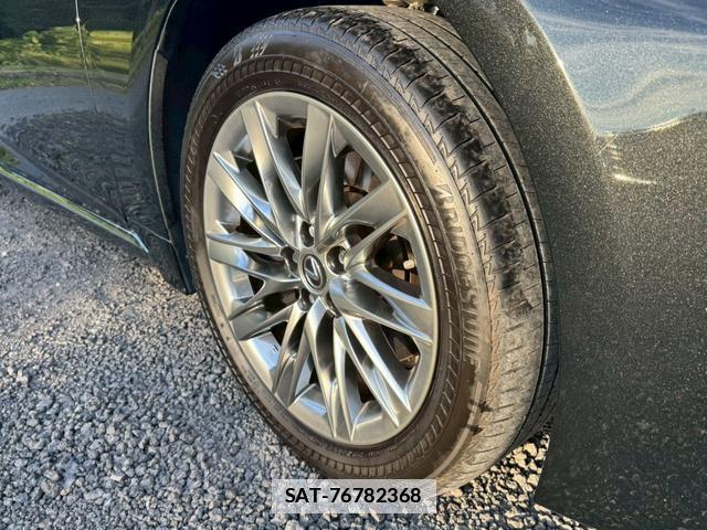 Lexus LS 2018-02 7794319-15