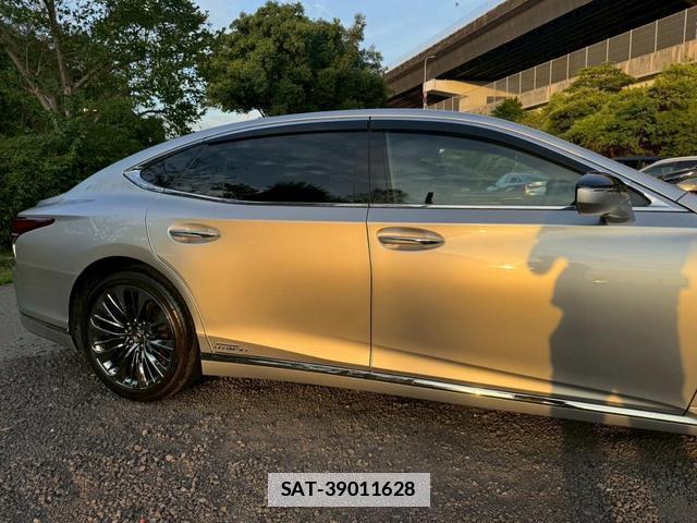 Lexus LS 2018-08 7794320-1