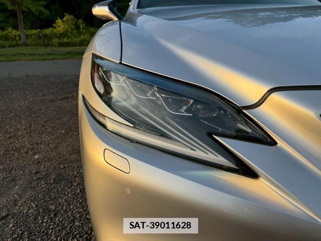 Lexus LS 2018-08 7794320-10