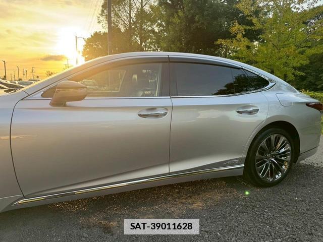 Lexus LS 2018-08 7794320-11